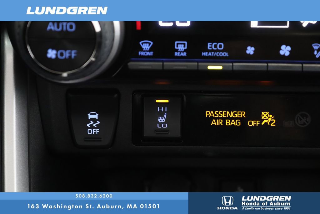 Used 2022 Toyota RAV4 XLE Premium AWD/4WD image 25