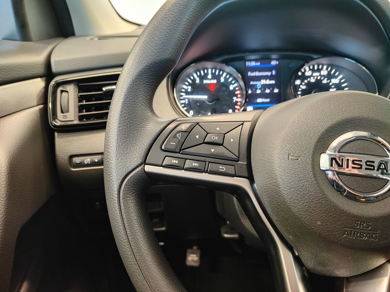 Used 2020 Nissan Rogue Sport S image 21