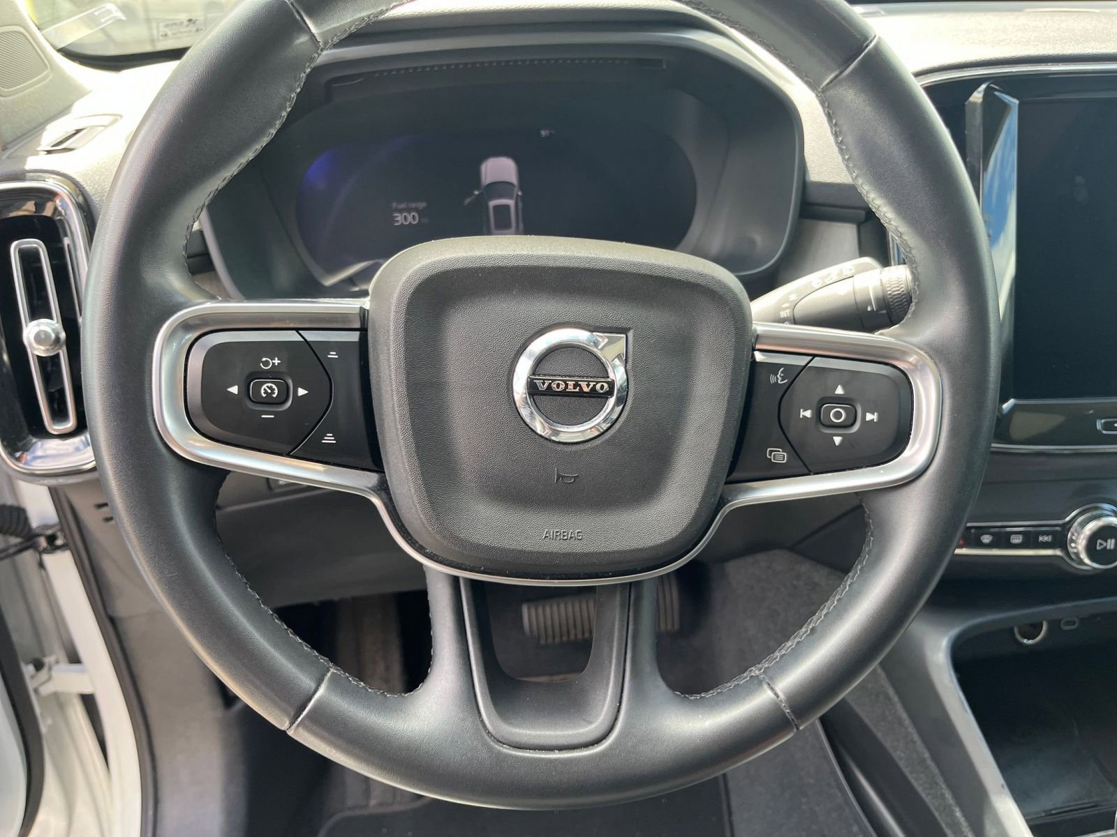 Used 2024 Volvo XC40 B5 Core AWD/4WD image 28