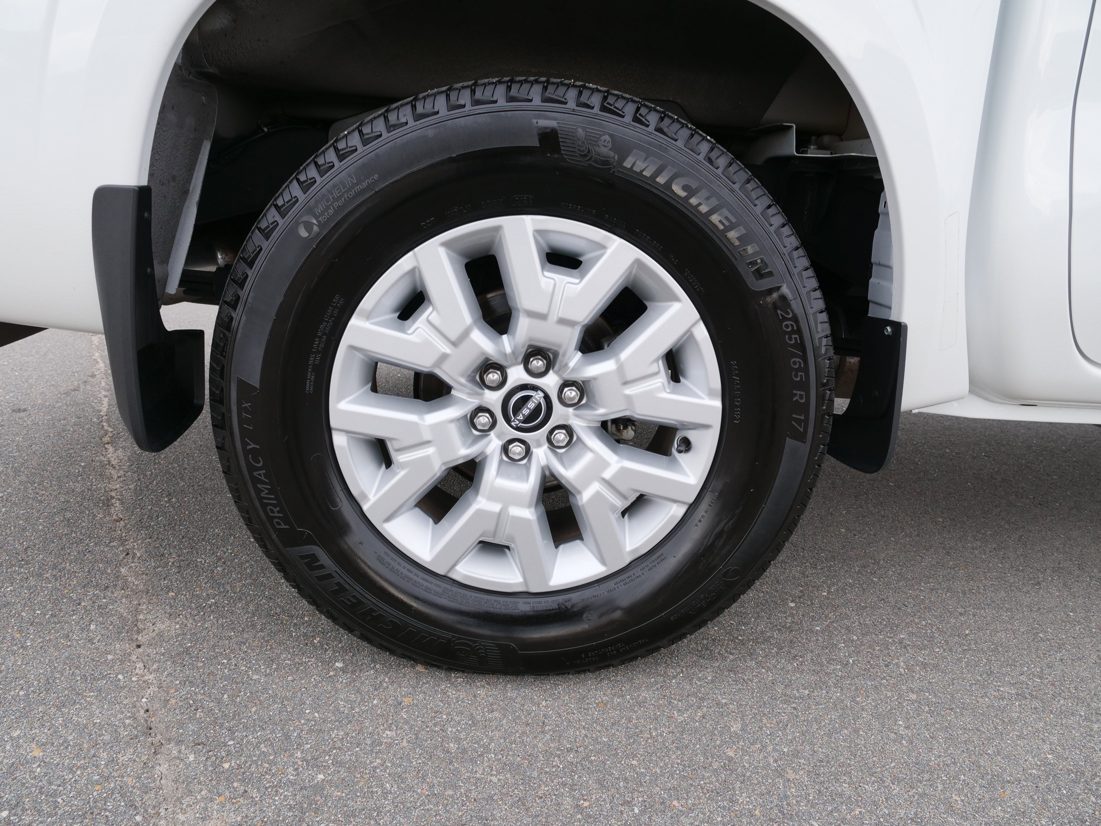 Used 2024 Nissan Frontier SV w/ SV Convenience Package image 12