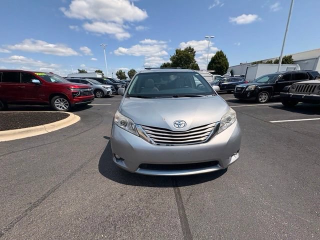 Used 2015 Toyota Sienna XLE Premium FWD image 2