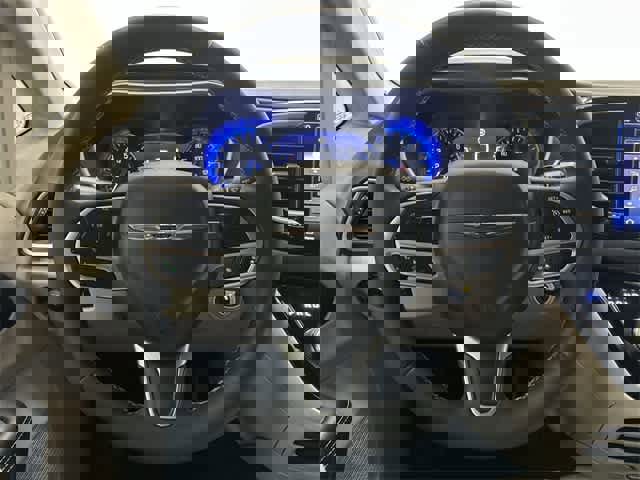 Used 2022 Chrysler Pacifica Touring-L image 15