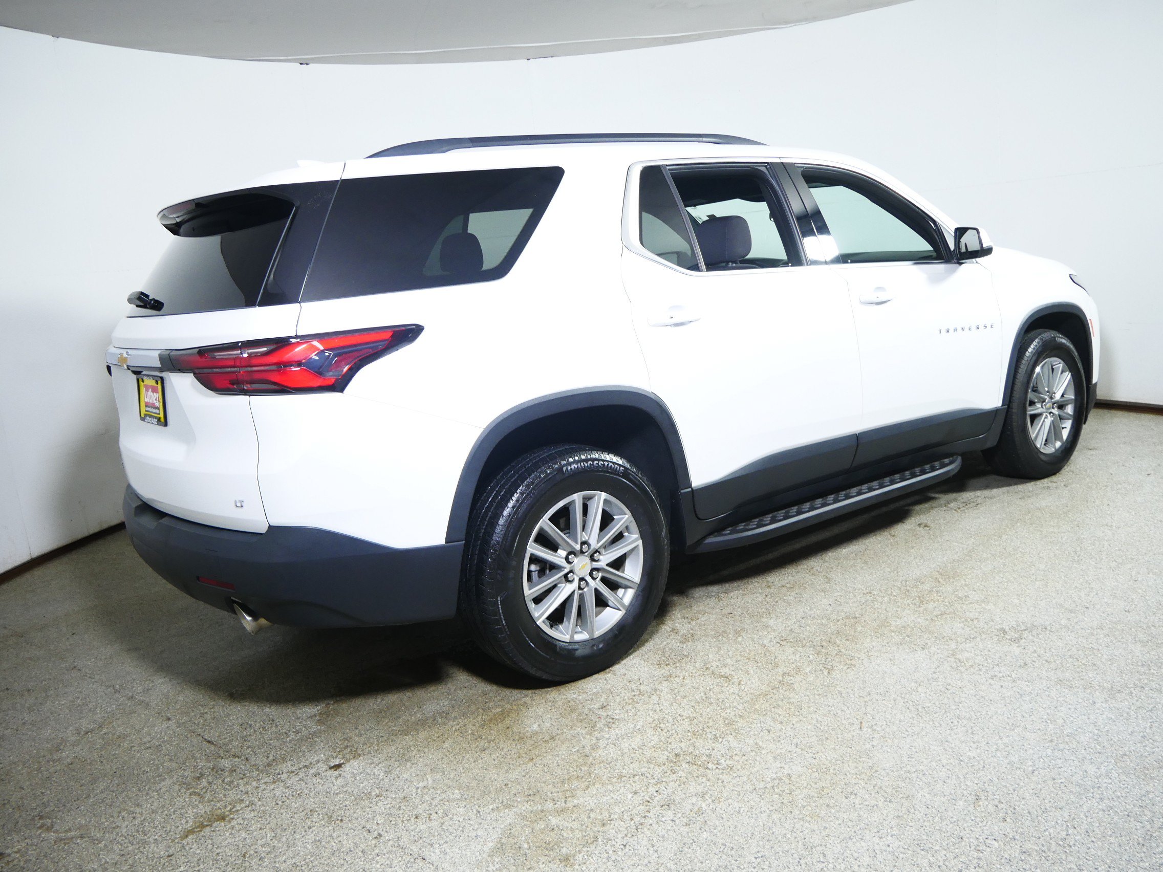 Used 2023 Chevrolet Traverse LT FWD image 7
