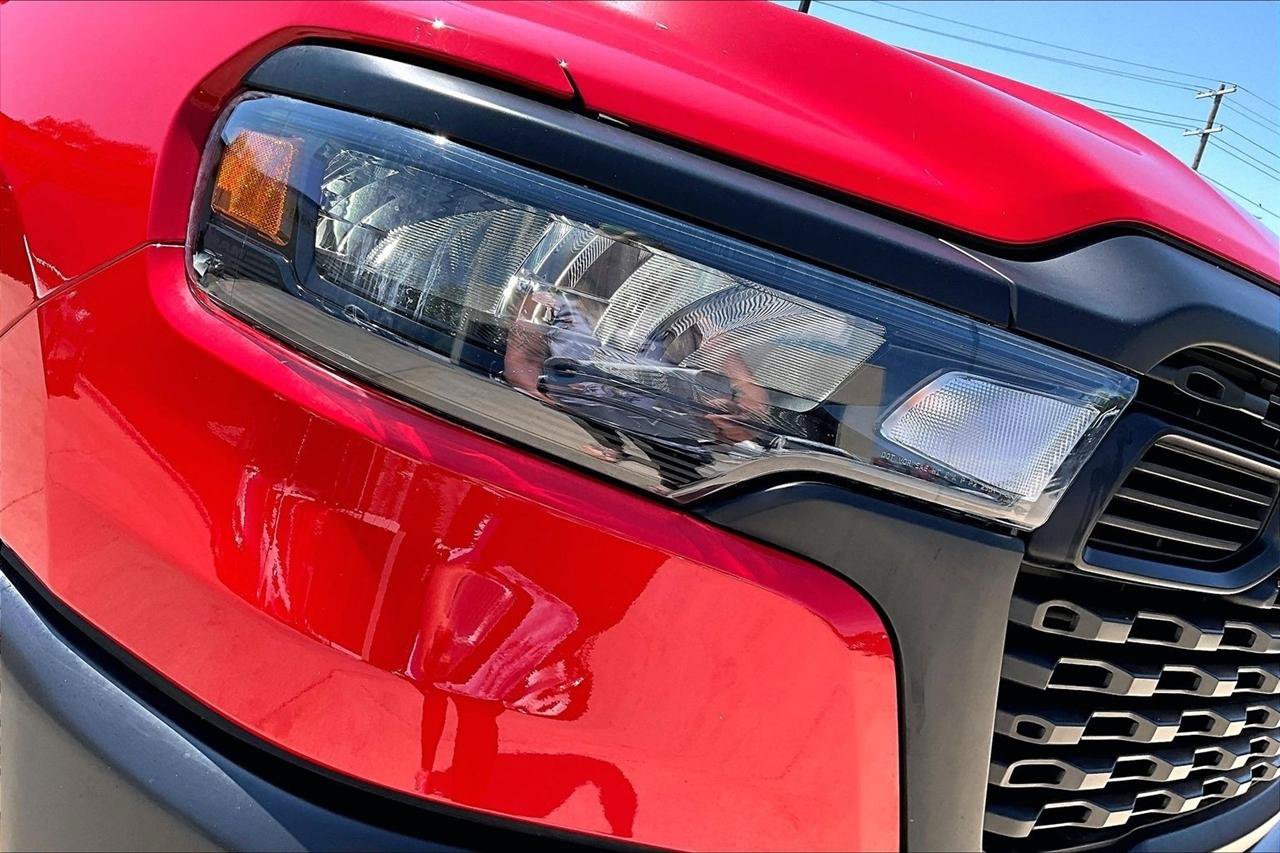 Used 2025 RAM 1500 Warlock AWD/4WD image 32