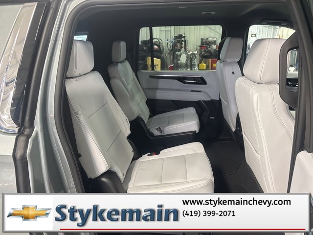 New 2026 Chevrolet Suburban Premier image 39