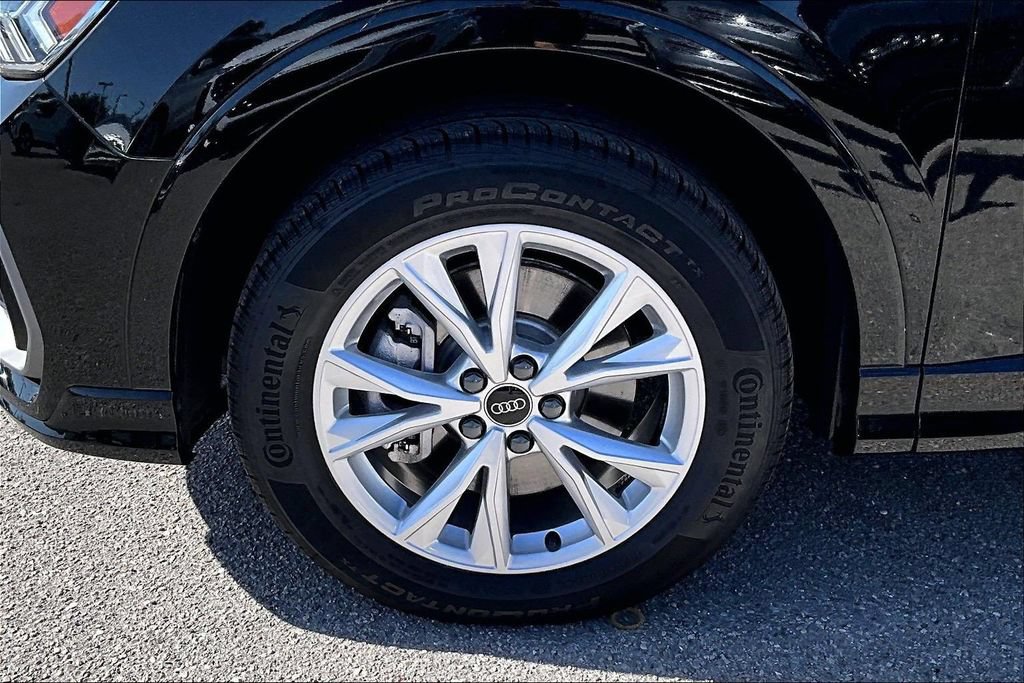 Certified 2025 Audi Q3 2.0T Premium w/ Convenience Package AWD/4WD image 13