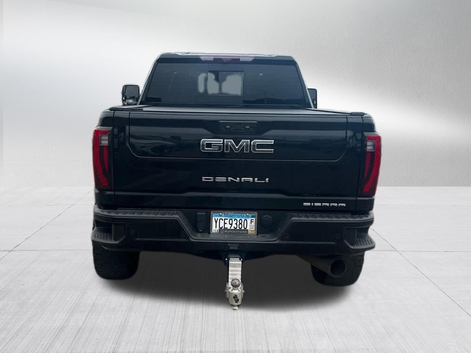Used 2024 GMC Sierra 3500 Denali Ultimate AWD/4WD image 4