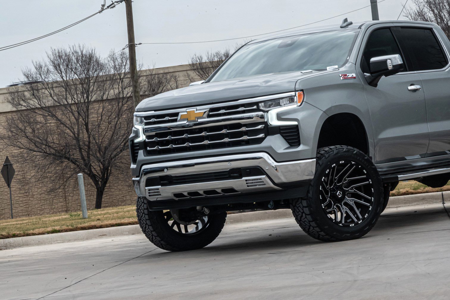 Used 2025 Chevrolet Silverado 1500 LTZ image 9