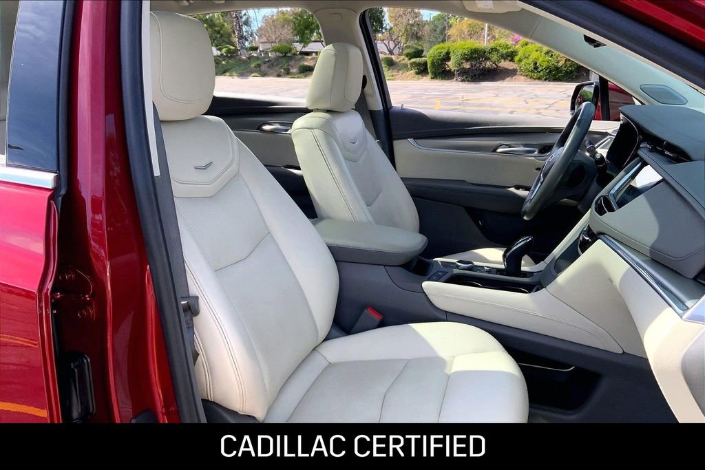 Used 2023 Cadillac XT5 Premium Luxury w/ Technology Package image 9