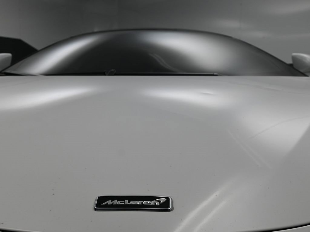 Used 2019 McLaren 570S Spider image 16