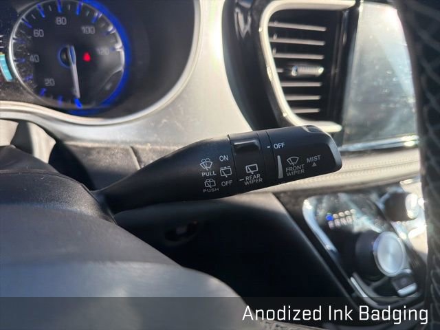 Used 2022 Chrysler Pacifica Touring-L w/ Uconnect Theater Family Group image 30