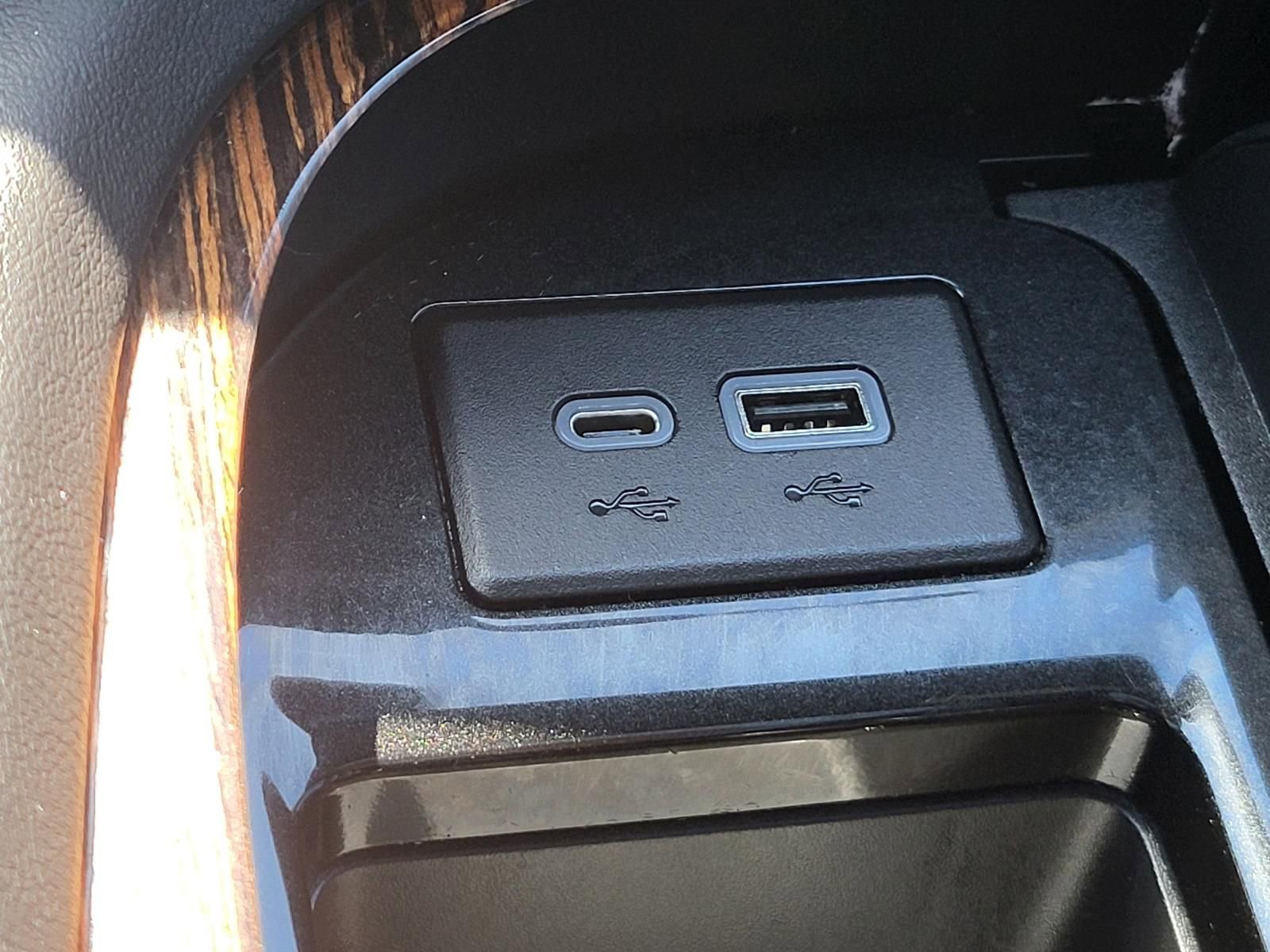 Used 2021 Cadillac Escalade ESV Premium Luxury image 30