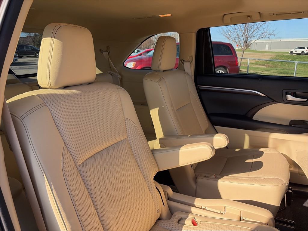 Used 2015 Toyota Highlander Limited image 39