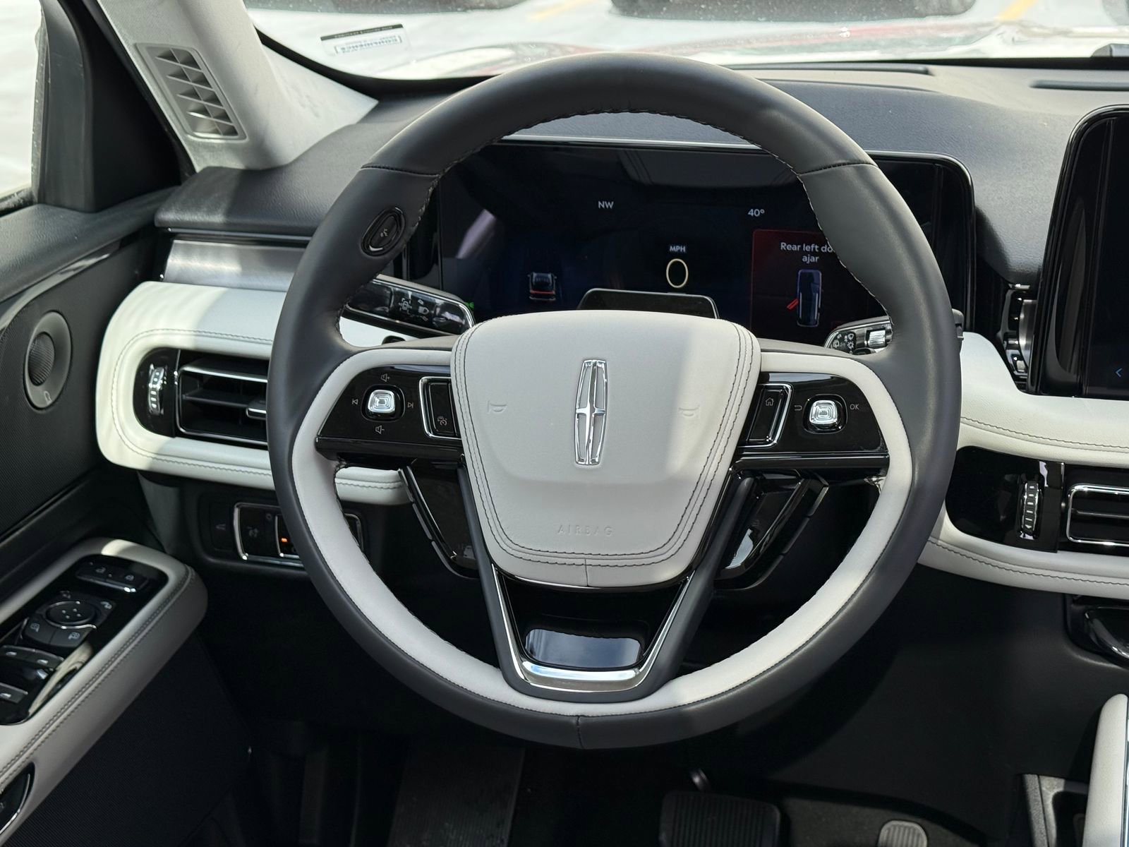 New 2026 Lincoln Aviator AWD image 21