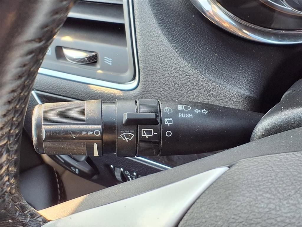 Used 2016 Chrysler Town & Country Touring-L image 19