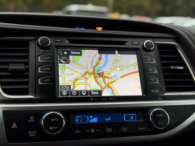 Used 2017 Toyota Highlander XLE AWD/4WD image 27