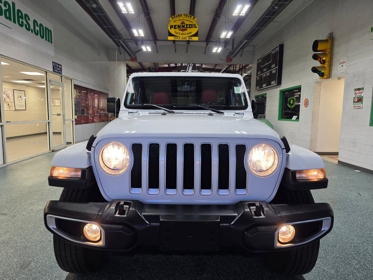 Used 2020 Jeep Wrangler Unlimited Sahara w/ Uconnect 4C Nav & Sound Group image 3