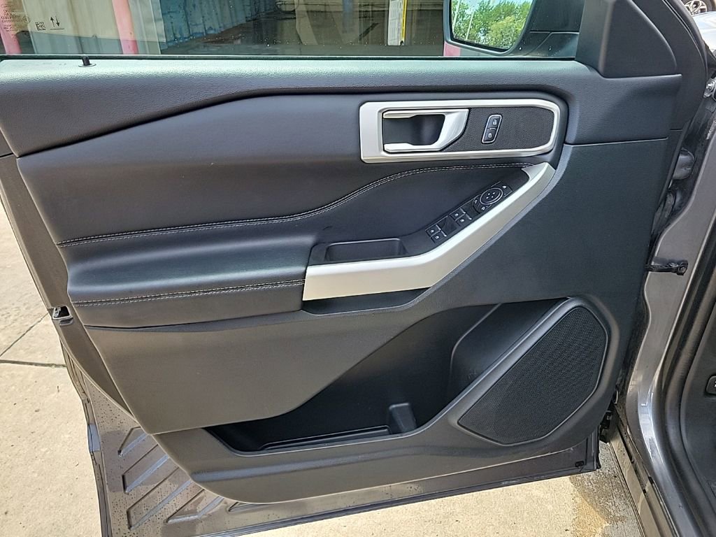 Used 2022 Ford Explorer XLT image 18