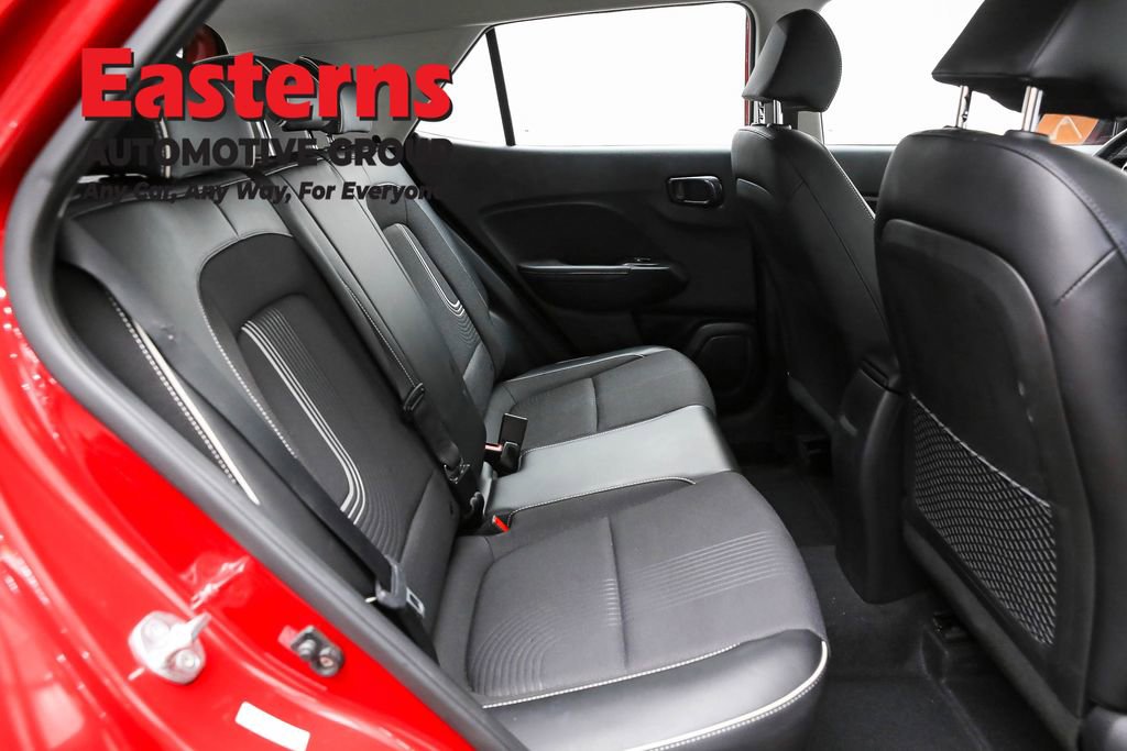 Used 2022 Hyundai Venue Limited image 23