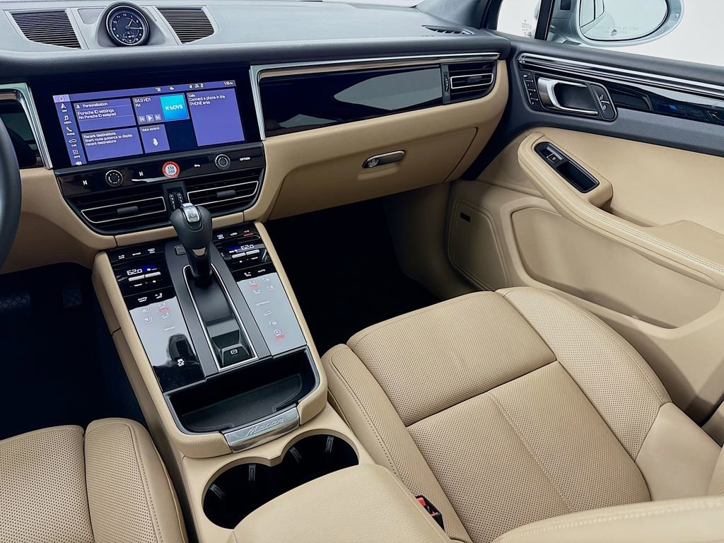 Certified 2025 Porsche Macan image 27