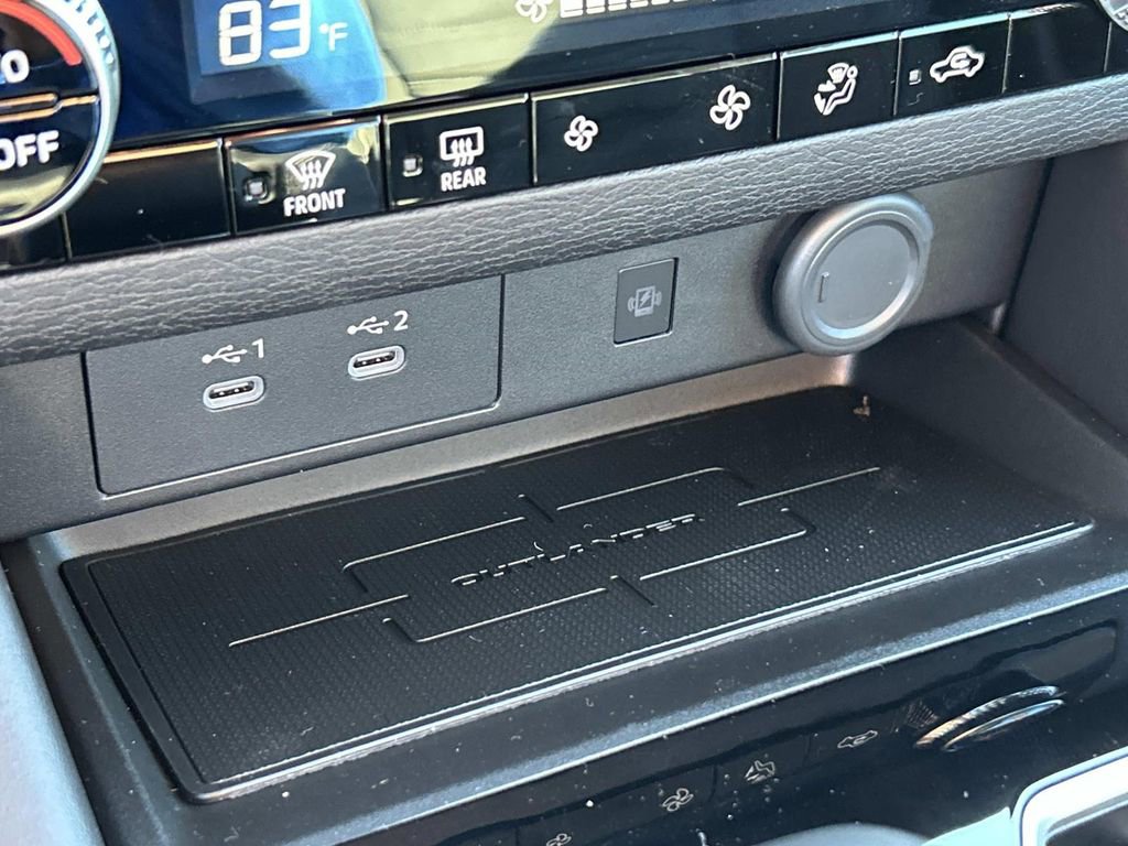 New 2025 Mitsubishi Outlander SE image 29