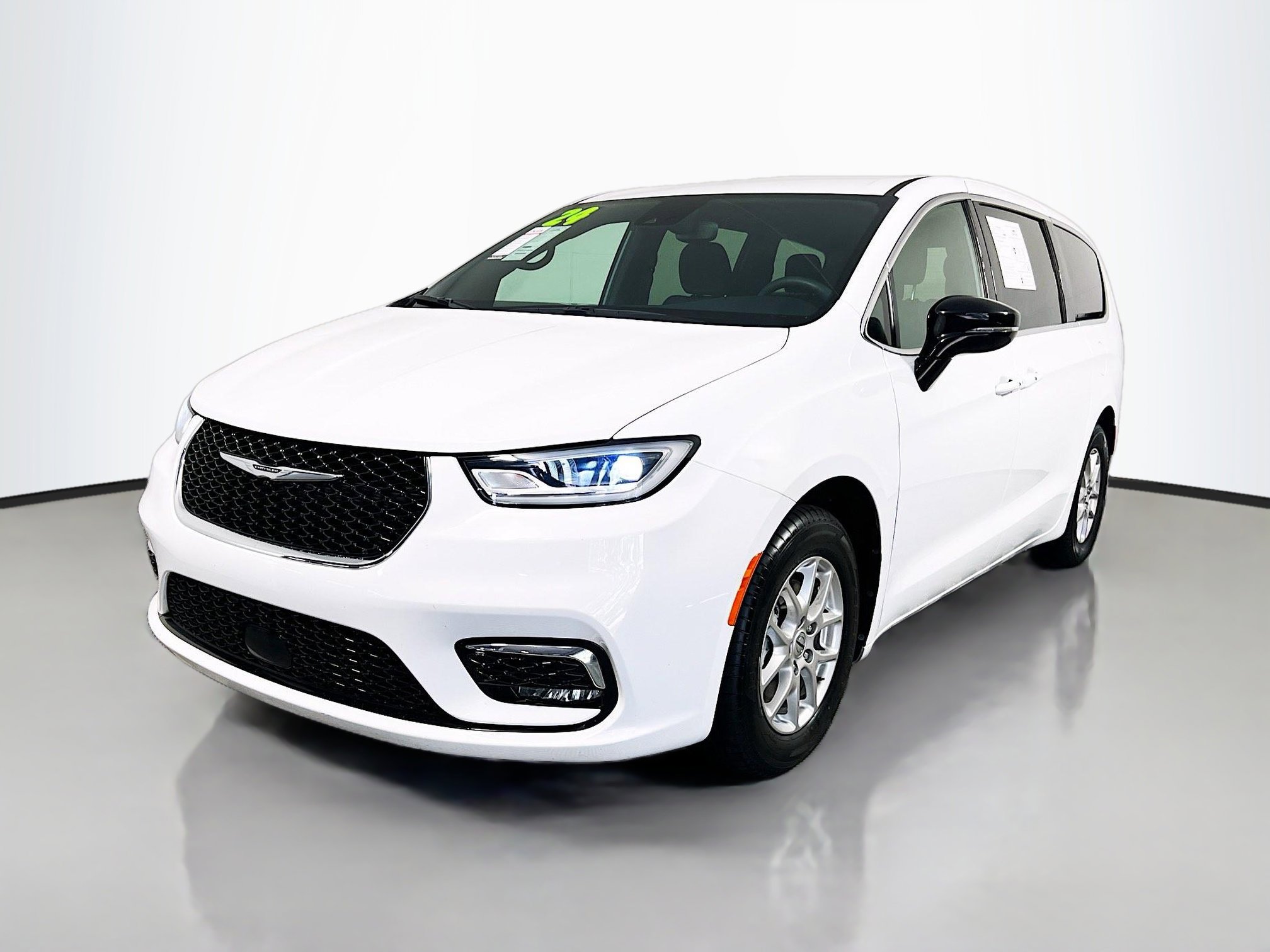 Used 2024 Chrysler Pacifica Touring FWD image 10