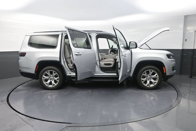 Used 2022 Jeep Wagoneer Series II AWD/4WD image 38