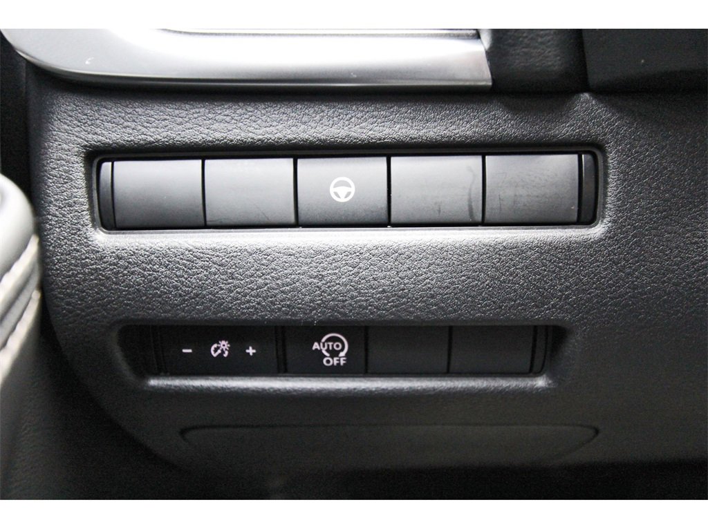 Used 2023 Nissan Rogue SV image 17