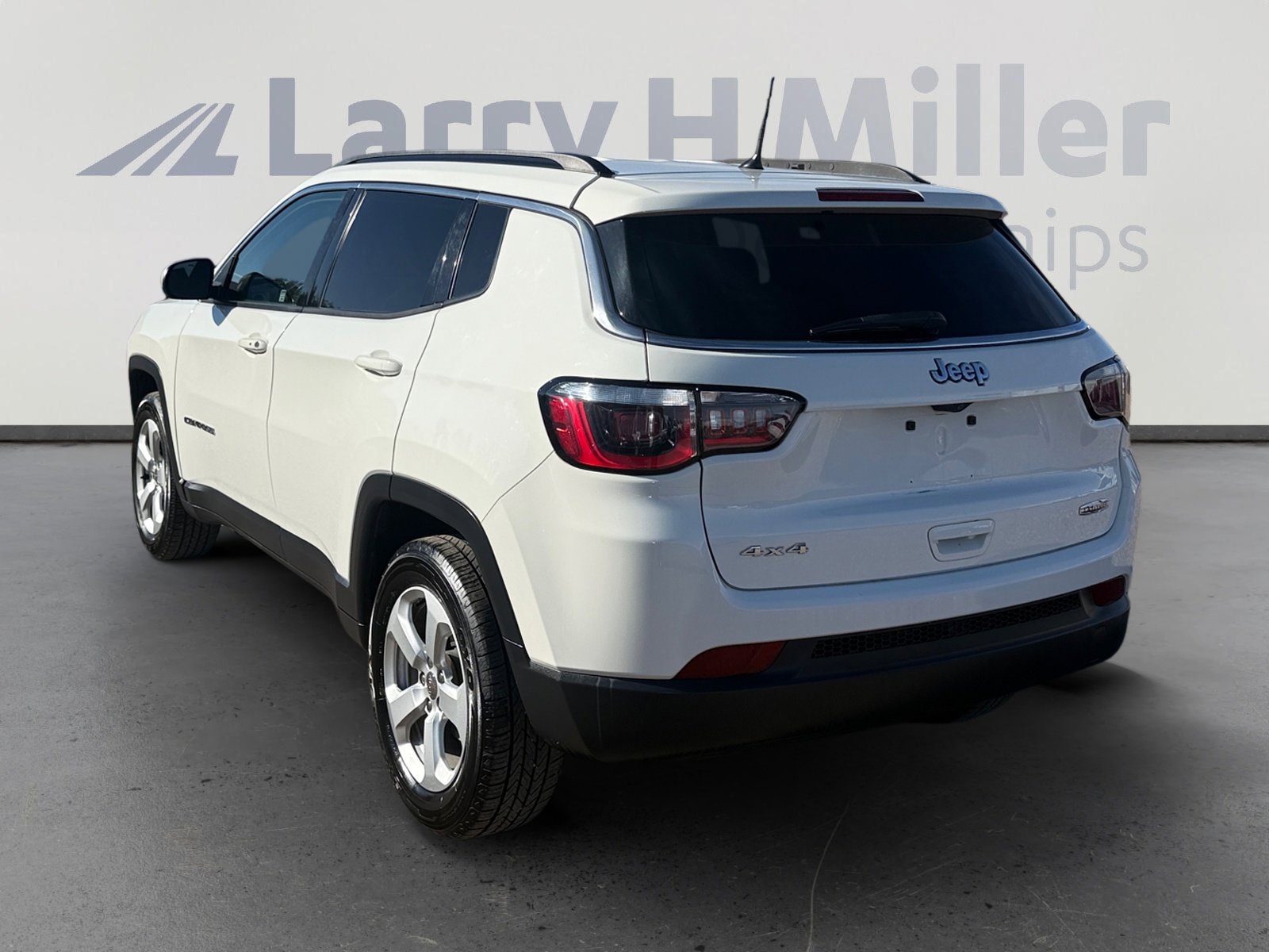 Used 2017 Jeep Compass Latitude image 3