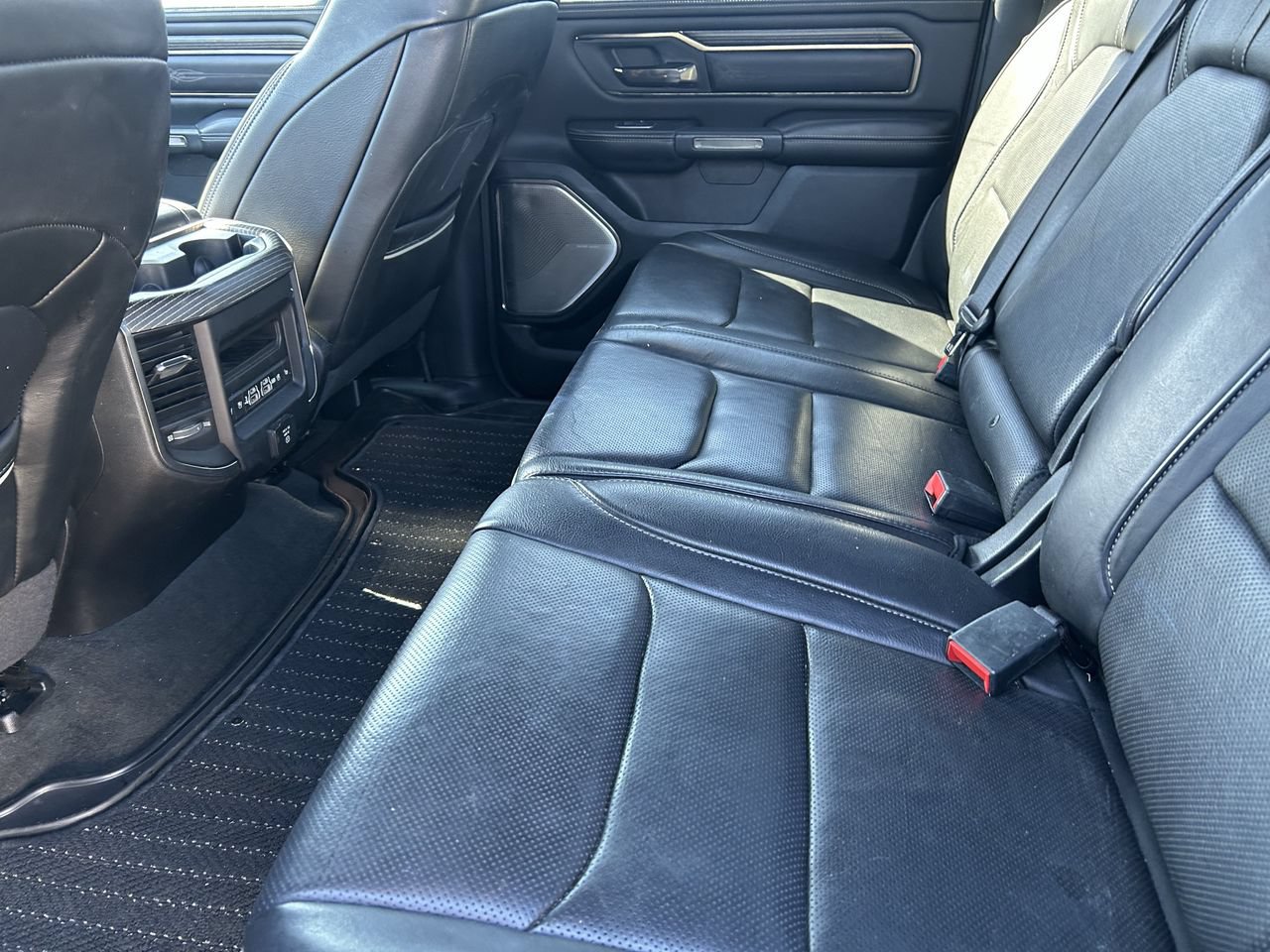 Used 2020 RAM 1500 Limited w/ Black Appearance Package AWD/4WD image 10