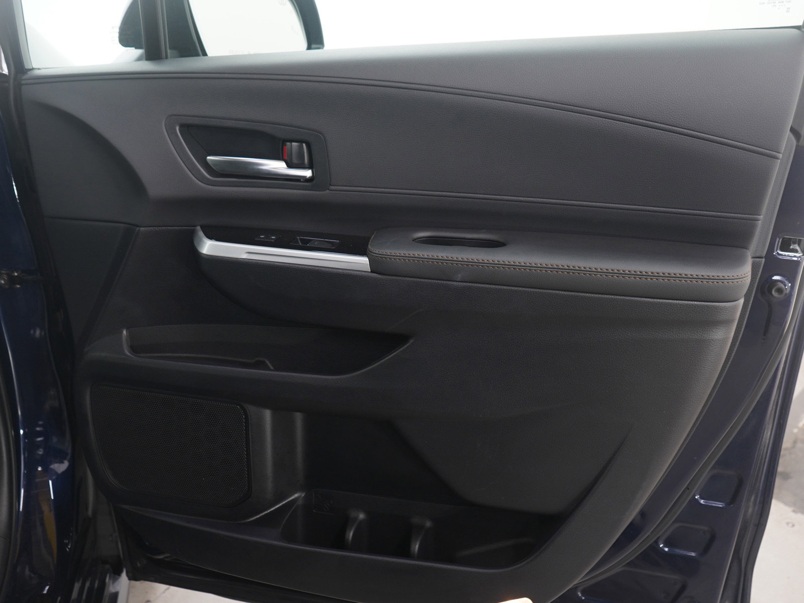 Used 2025 Toyota Sienna Platinum image 13