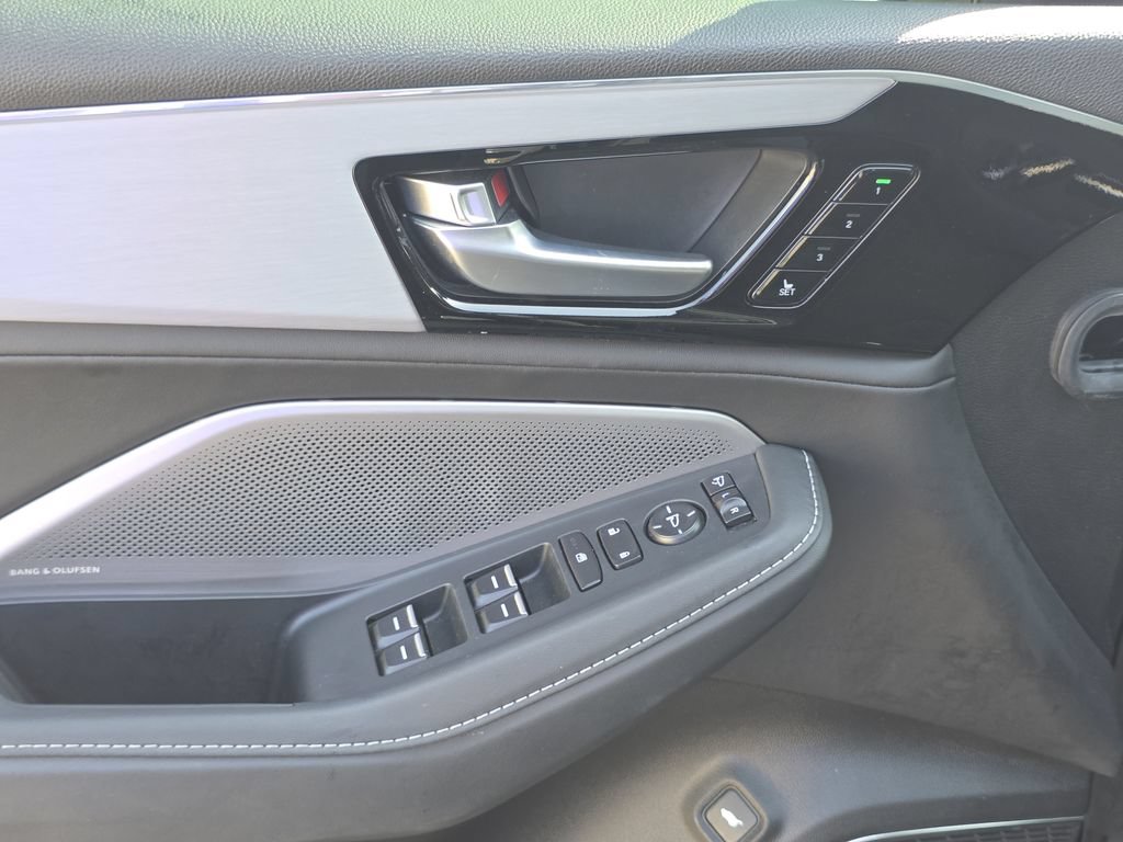 Used 2025 Acura MDX SH-AWD w/ Technology Package image 31