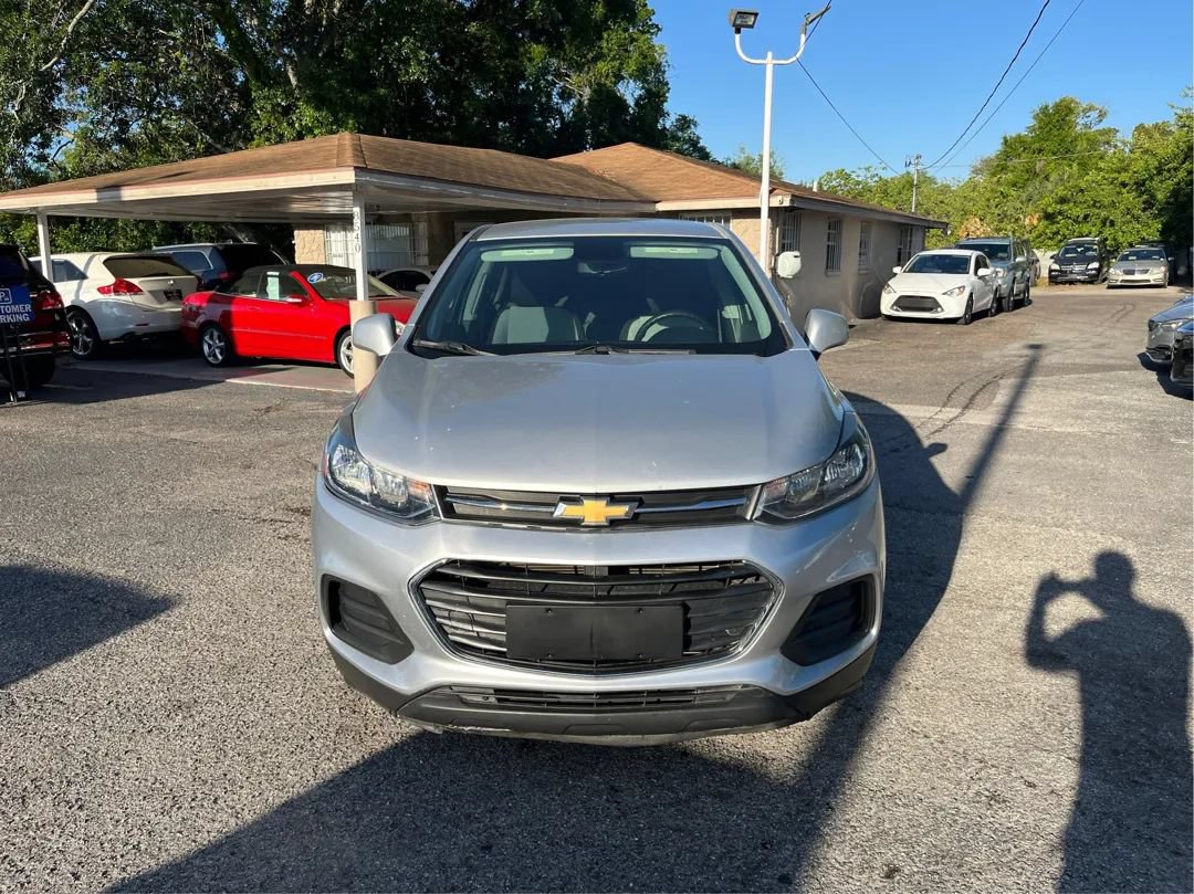 Used 2019 Chevrolet Trax LS FWD image 2