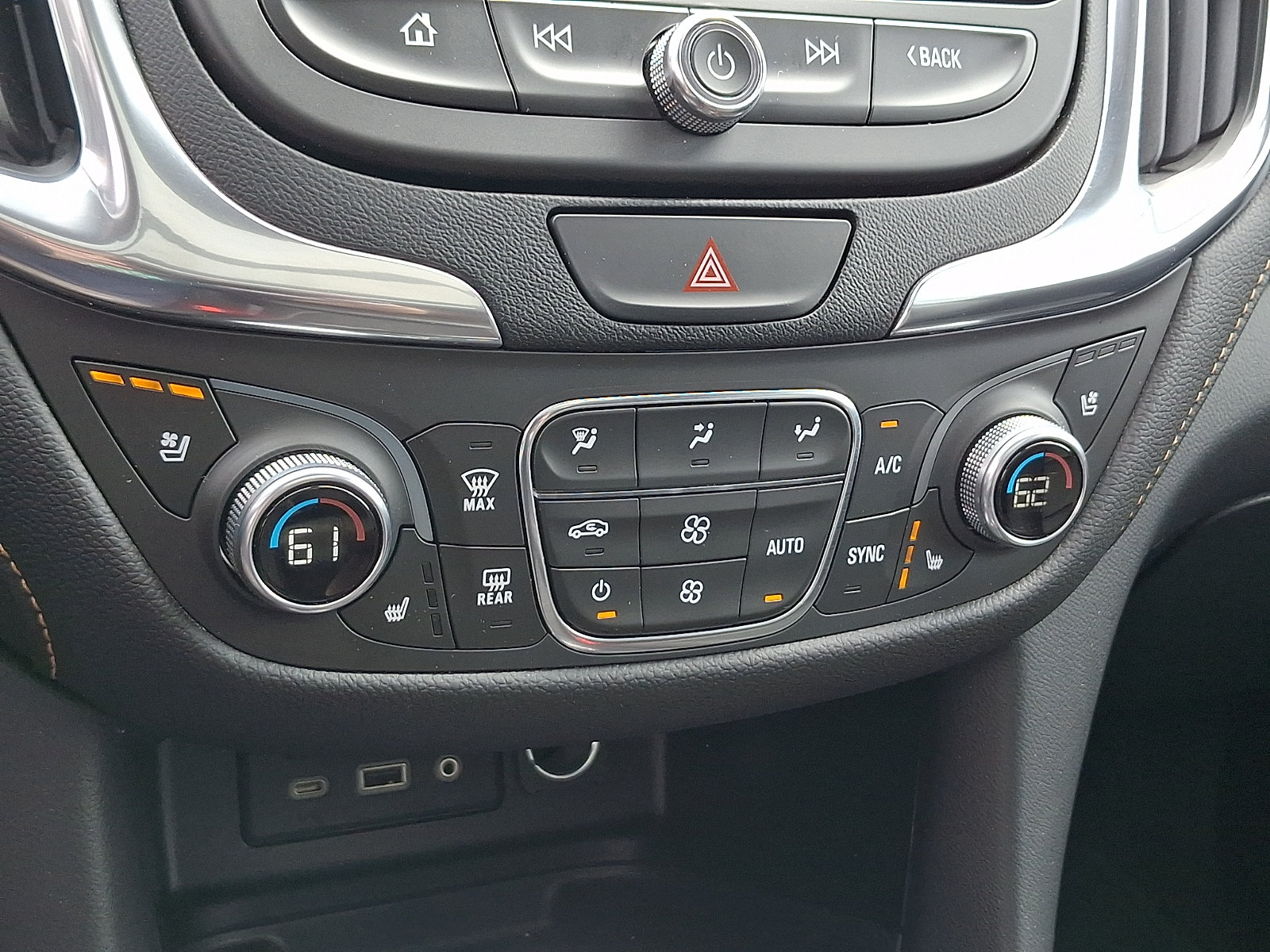 Used 2021 Chevrolet Equinox Premier AWD/4WD image 16