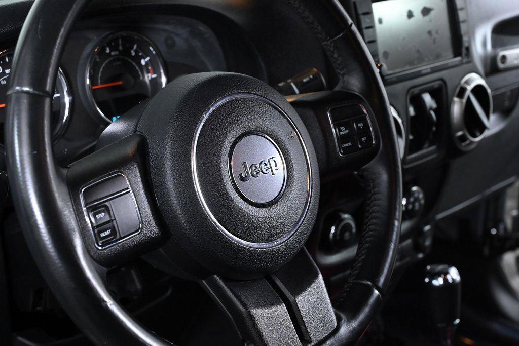 Used 2016 Jeep Wrangler Unlimited Sahara image 17