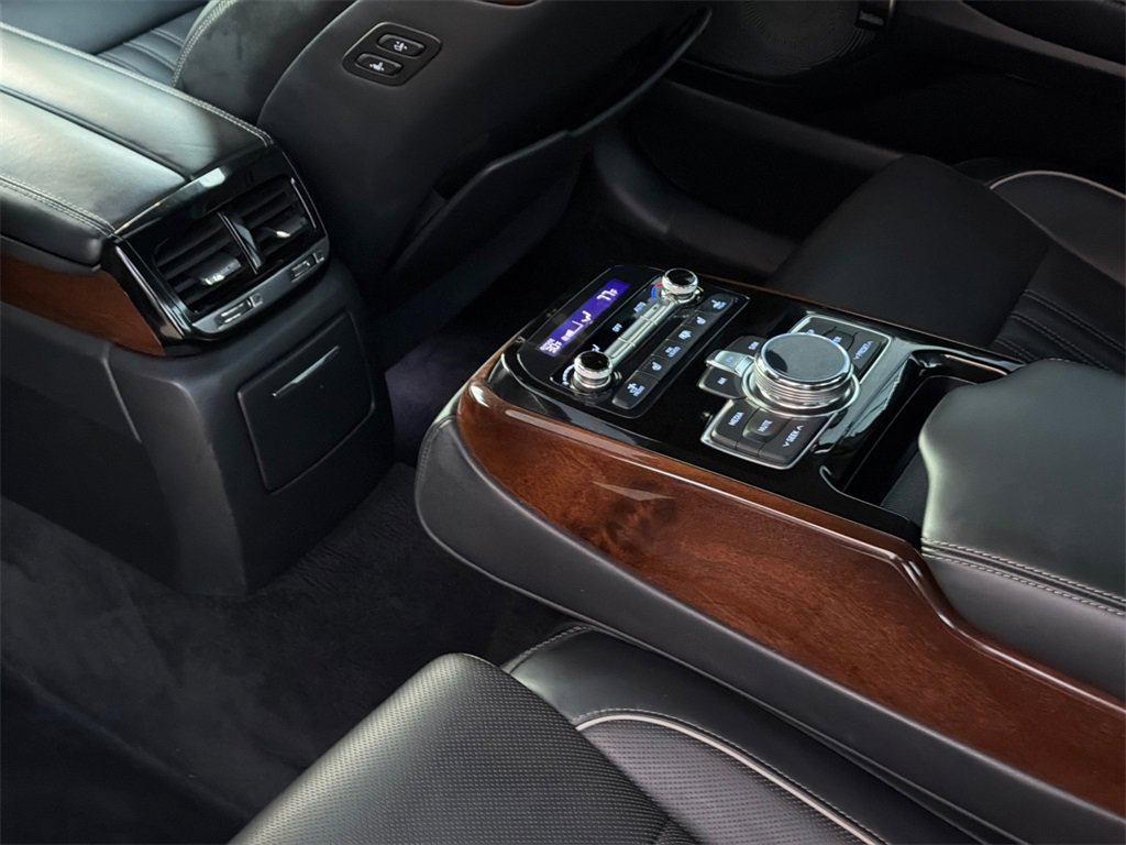 Used 2019 Genesis G90 3.3T Premium image 17