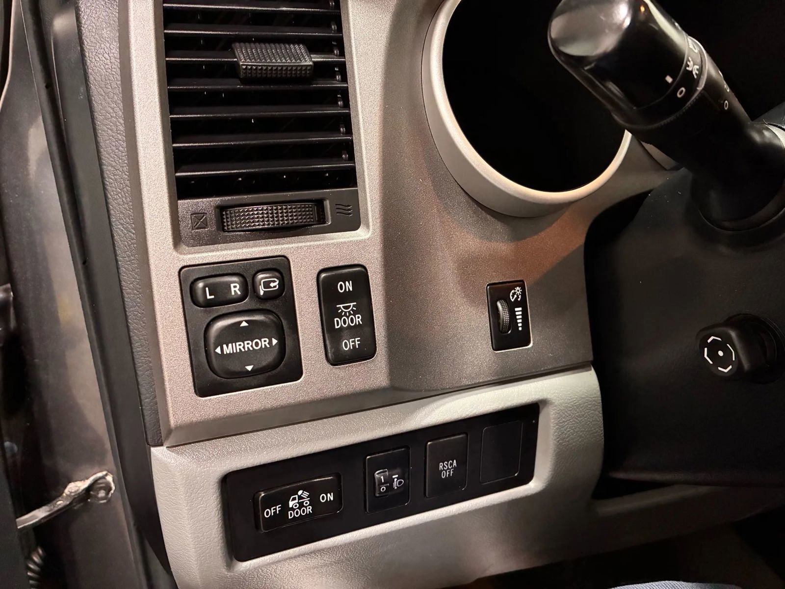 Used 2011 Toyota Tundra Limited w/ Memory Pkg AWD/4WD image 9