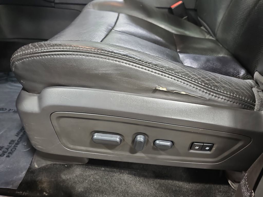 Used 2011 Lincoln Navigator L 4WD image 36