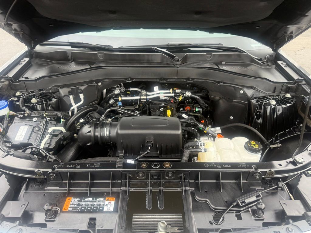Used 2024 Ford Explorer XLT AWD/4WD image 63