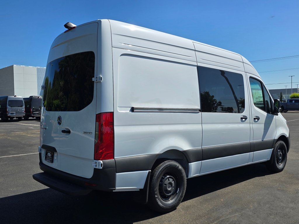New 2025 Mercedes-Benz eSprinter 170 Cargo image 6