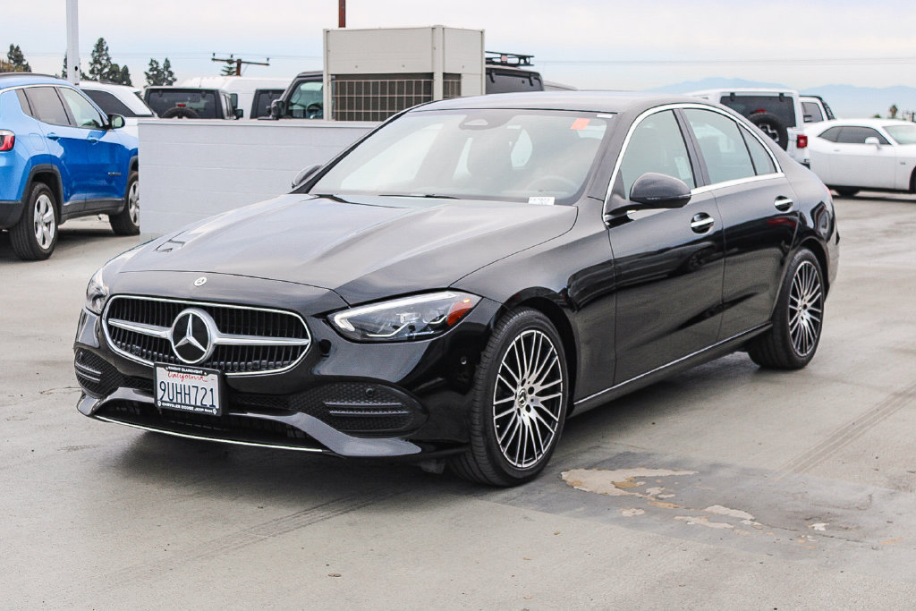 Used 2025 Mercedes-Benz C 300 4MATIC Sedan image 4