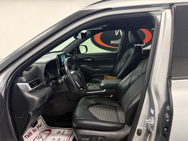Used 2022 Toyota Highlander XSE image 11