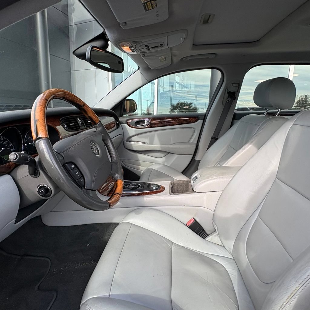 Used 2006 Jaguar XJ8 RWD image 10