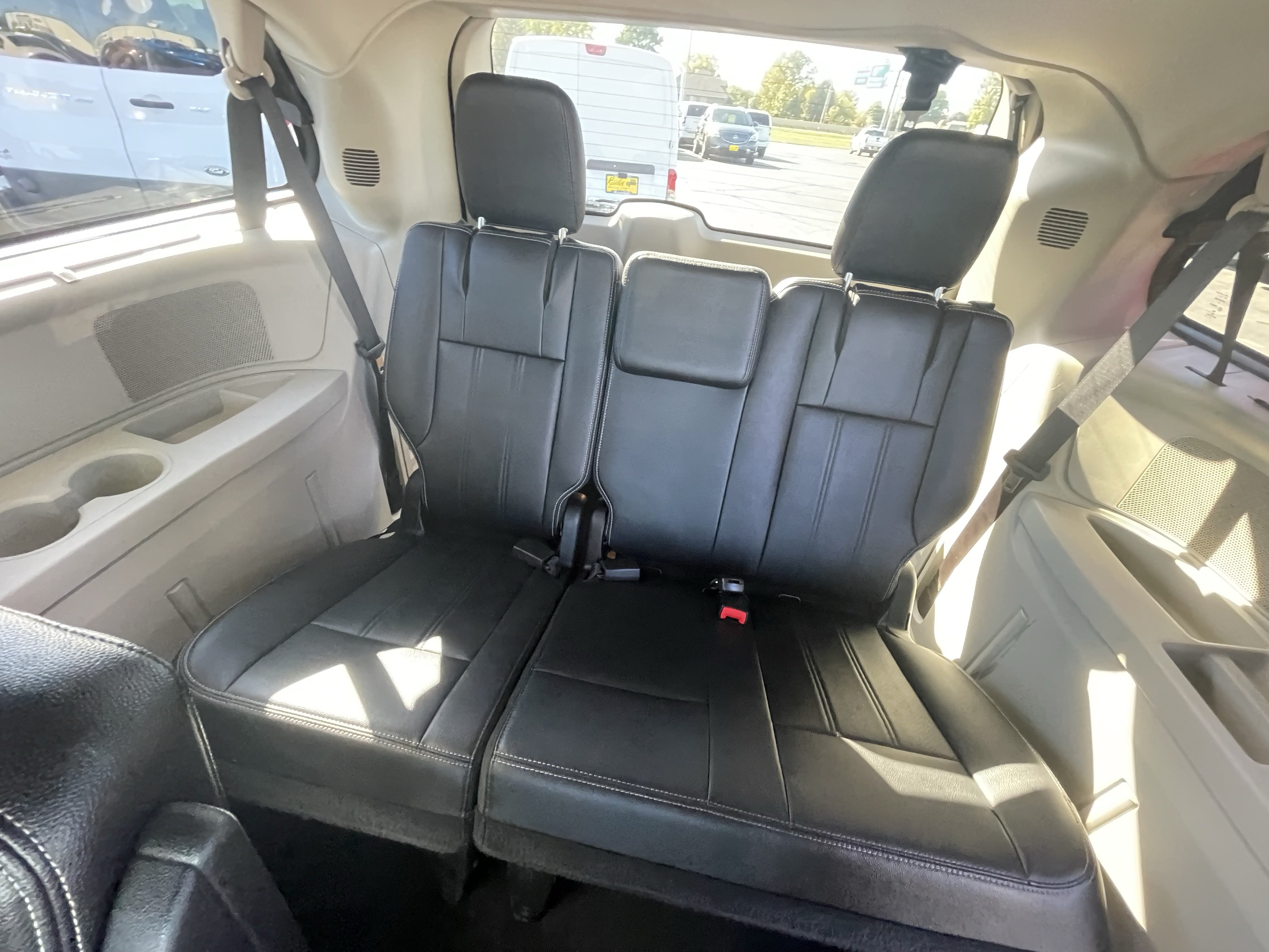 Used 2015 Chrysler Town & Country Touring-L w/ Driver Convenience Group FWD image 26