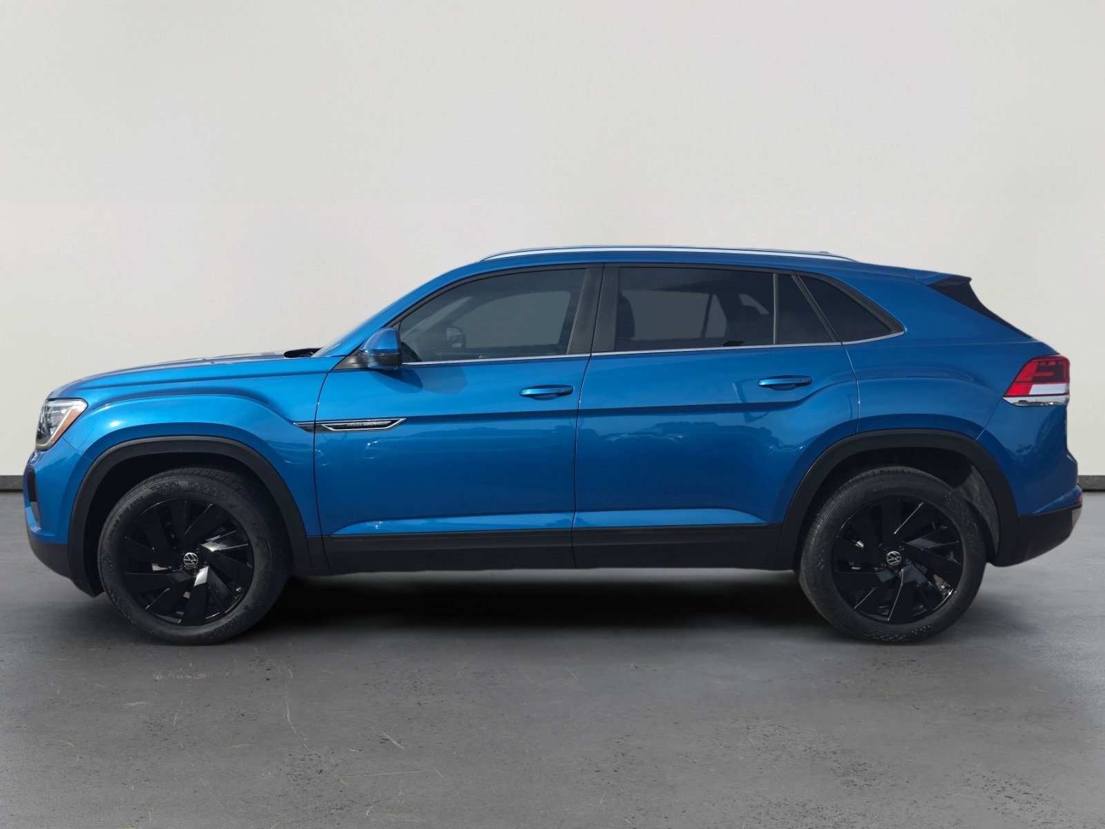 Certified 2024 Volkswagen Atlas Cross Sport SE image 2