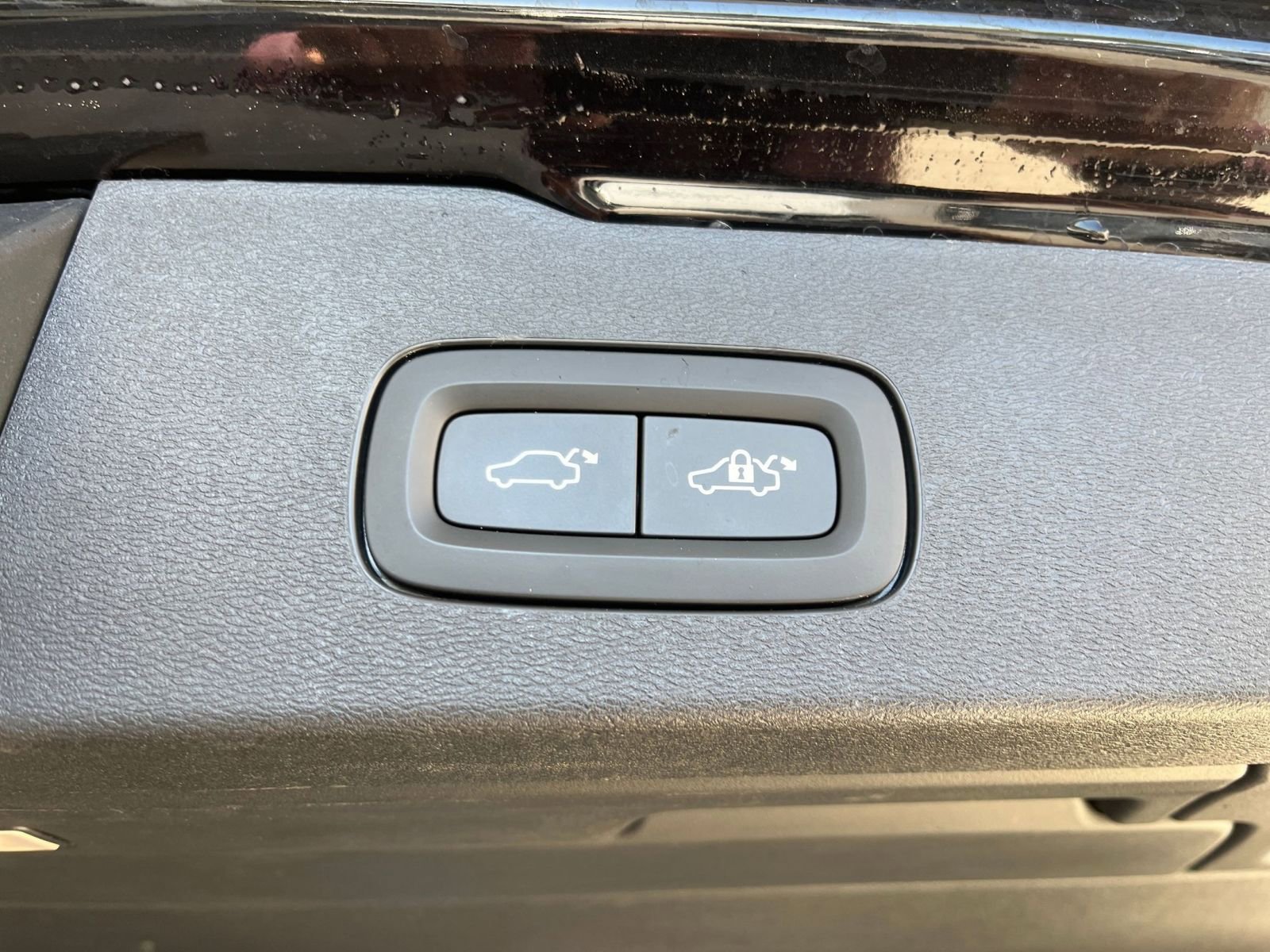 Used 2025 Volvo V60 B5 Cross Country Plus image 23