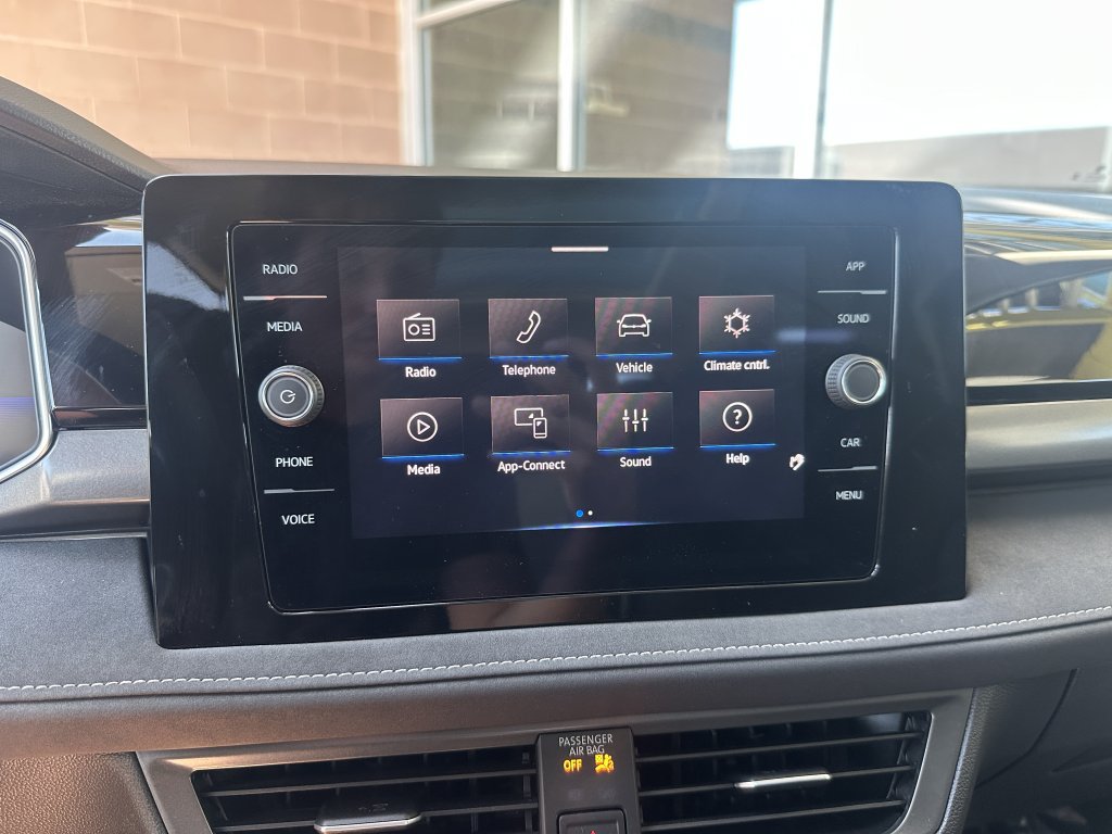 Used 2025 Volkswagen Taos SE AWD/4WD image 19