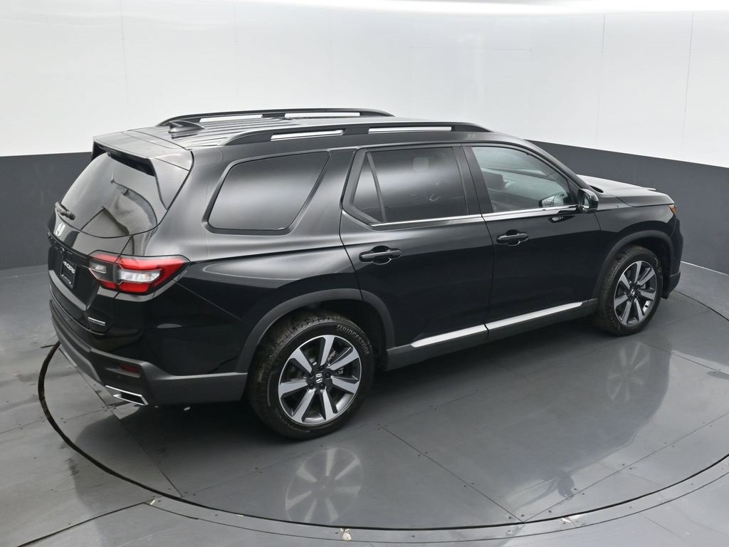 Certified 2025 Honda Pilot Touring image 21