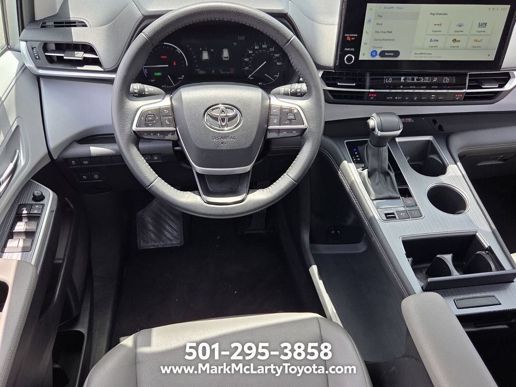 Used 2025 Toyota Sienna XLE FWD image 11
