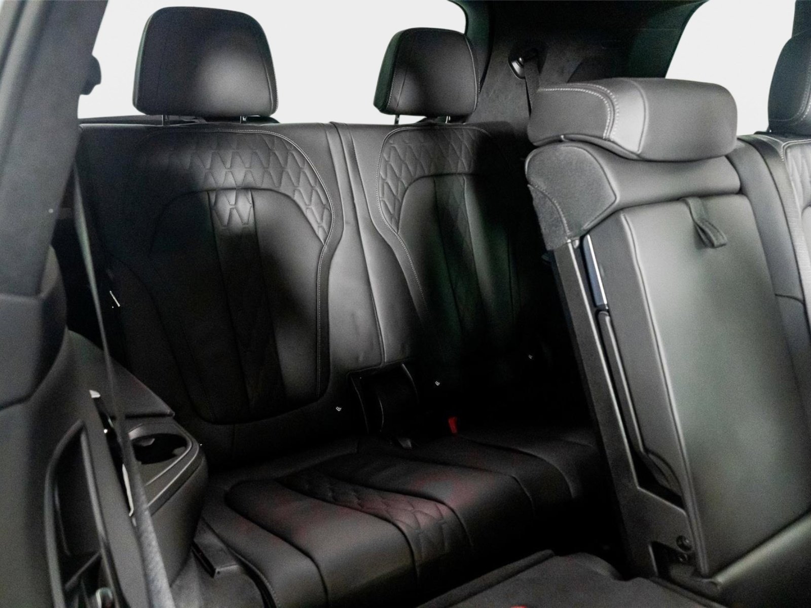 Used 2025 BMW ALPINA XB7 AWD/4WD image 32